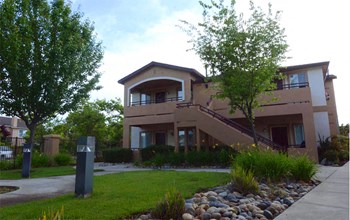 Building exterior with landscape - Photo Gallery 3