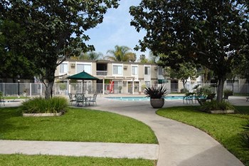 Exterior building view with landscape - Photo Gallery 3