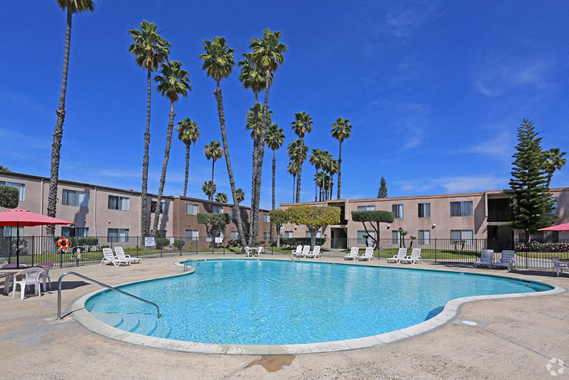 RIVIERA DE VILLE APARTMENTS