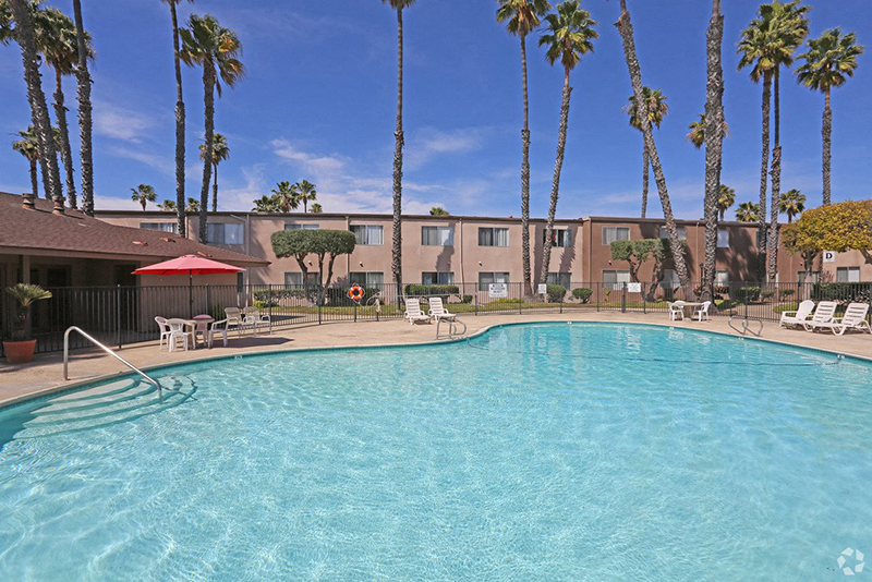 RIVIERA DE VILLE APARTMENTS