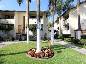 Exterior building view with landscape - Photo Gallery 2