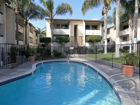 Pool with seating 