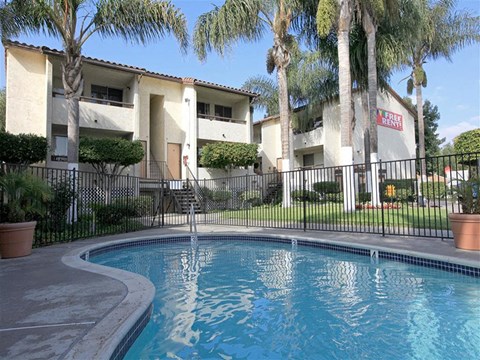Pool with seating 