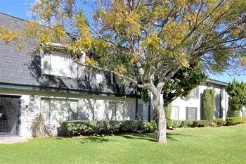 Exterior building with landscape - Photo Gallery 4