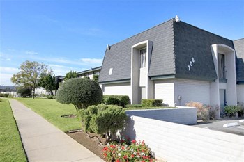 Exterior building with landscape - Photo Gallery 3