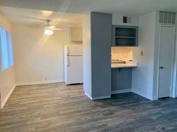 Living room and kitchen - Photo Gallery 2