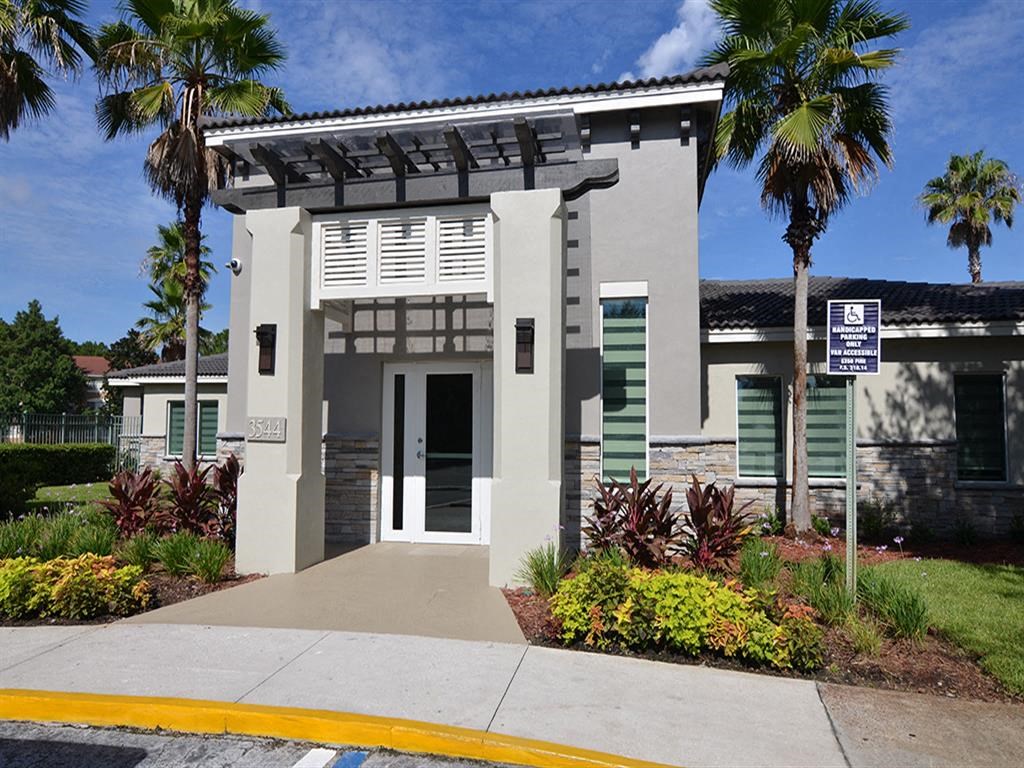 The Edge at Town Center main entrance to the leasing office