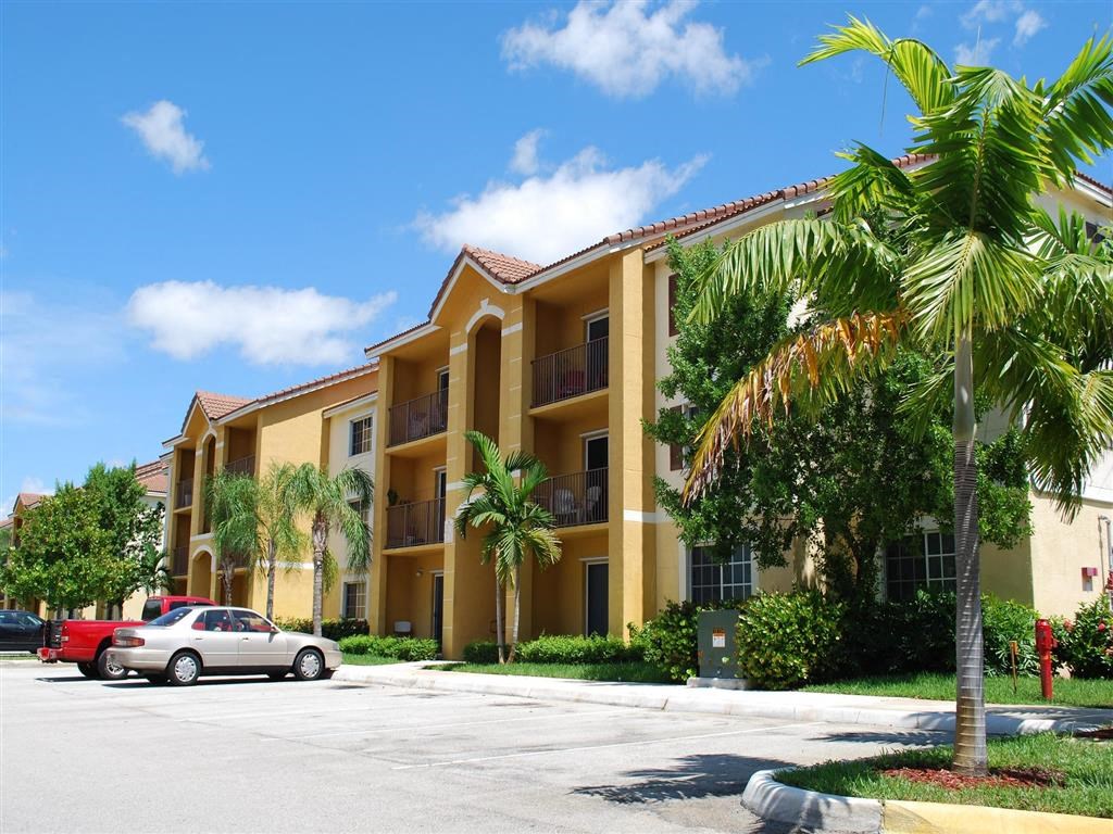 Parking near buildings at Eagle Pointe, Pompano Beach, 33069