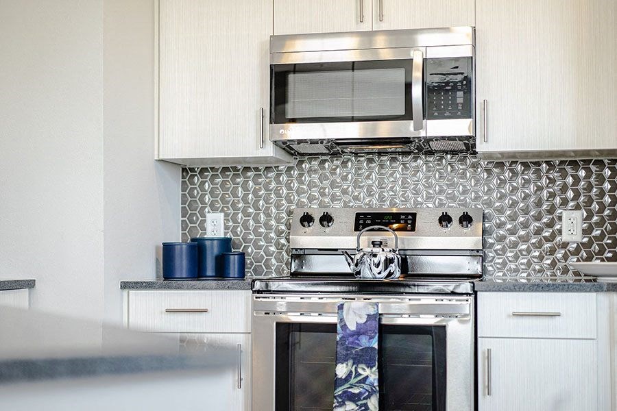 Kitchen with backsplash 