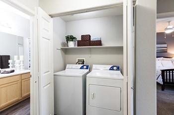 Washer and dryer area with shelf - Photo Gallery 9