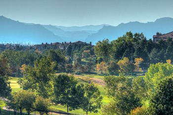 Beautiful Grounds surround Fusion 355 in Broomfield, CO 80021 - Photo Gallery 4