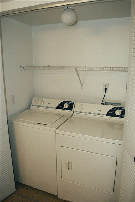 Washer and dryer at Hibiscus Pointe, Florida