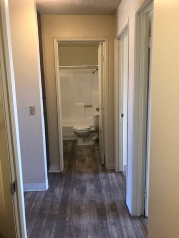 Hallway to bathroom - Photo Gallery 2
