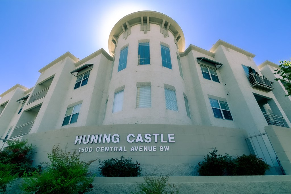 a white building with the words hunting castle on the front of it