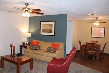 living room near kitchen - Photo Gallery 6