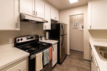 Kitchen with appliances - Photo Gallery 3
