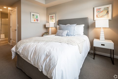 Luxury Apartments in Sparks NV - Spacious Bedroom with Carpeted Floor and Stylish Decor