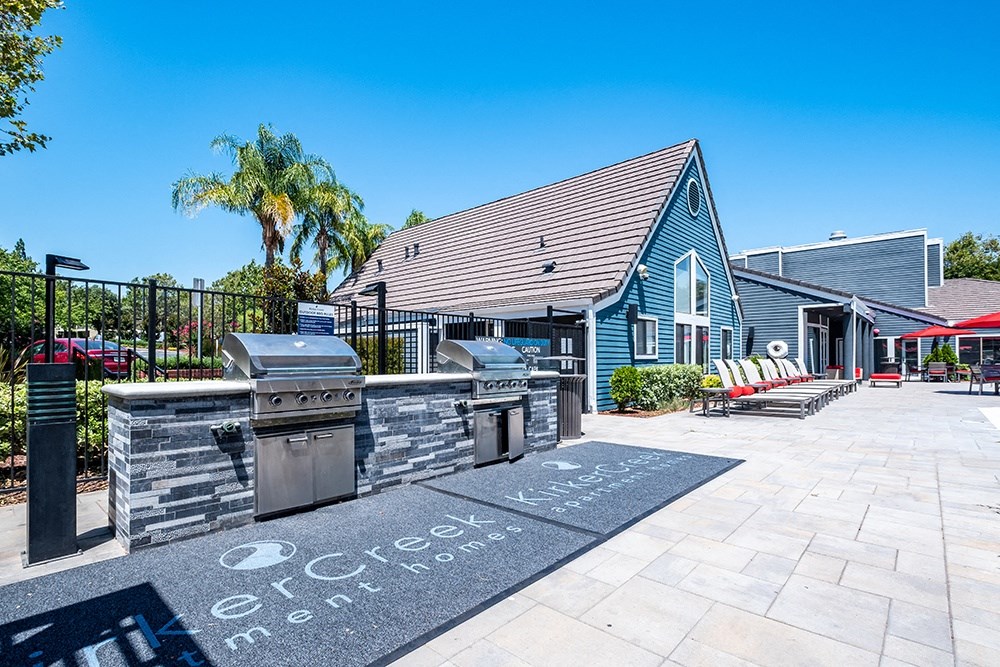 Apartments for Rent in Pittsburg - Kirker Creek - Poolside Grill Area with BBQs.