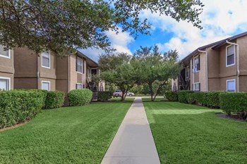 Langtry Village community exterior landscaping and pathways - Photo Gallery 5