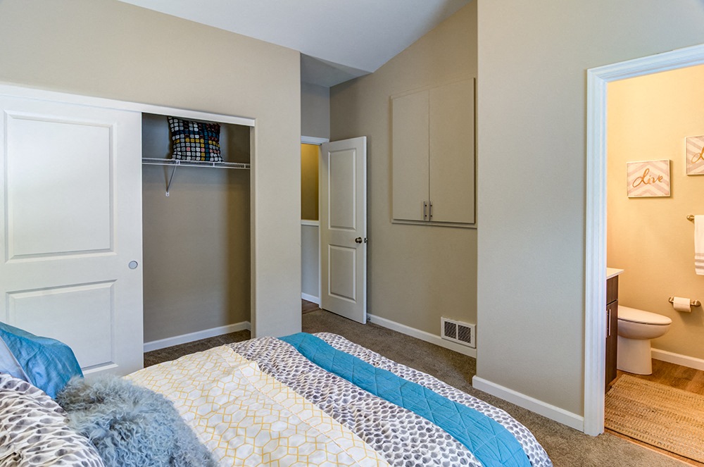 Latitude Townhomes And Apartments