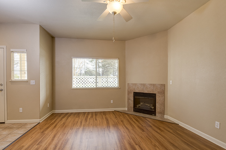 Apartments living room at LINCOLN GARDENS APARTMENTS, Napa California