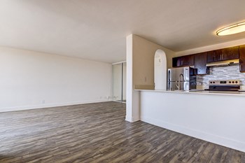Dining Room - Photo Gallery 4
