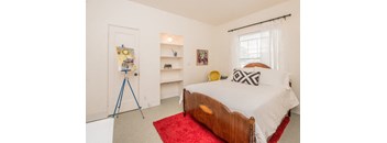 a bedroom with a bed at MILEPOST 5 Apartments, PORTLAND