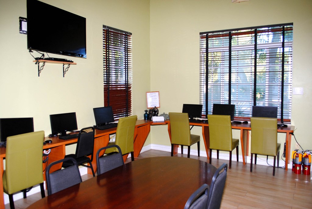 Business center at Oaks at Pompano, Pompano Beach