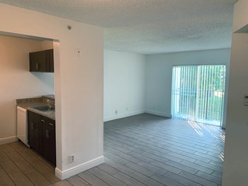 Oaks at Pompano apartment home - Photo Gallery 14