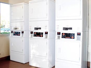 Laundry facilities at Oaks at Pompano, Florida