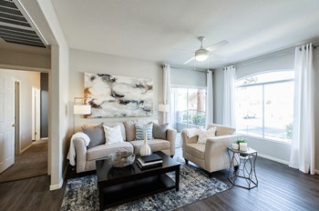 Living room with windows - Photo Gallery 5