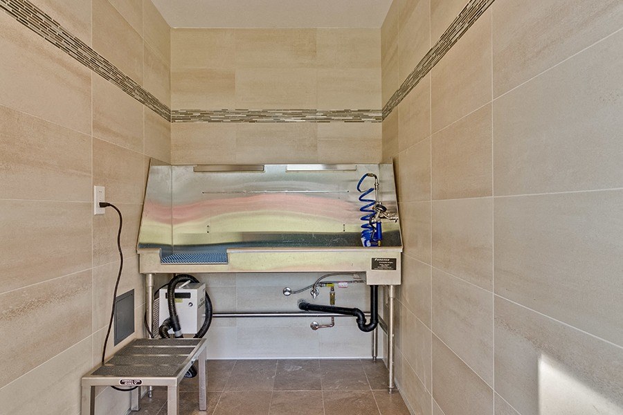 indoor pet wash station