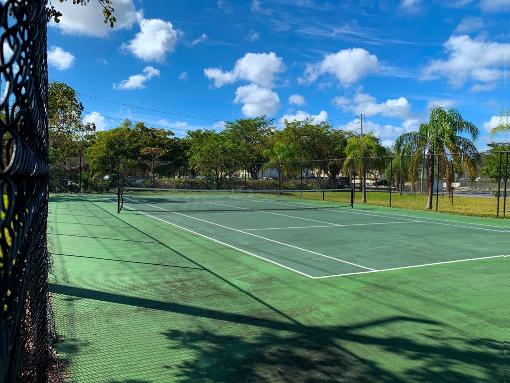 Portofino Apartments tennis courts