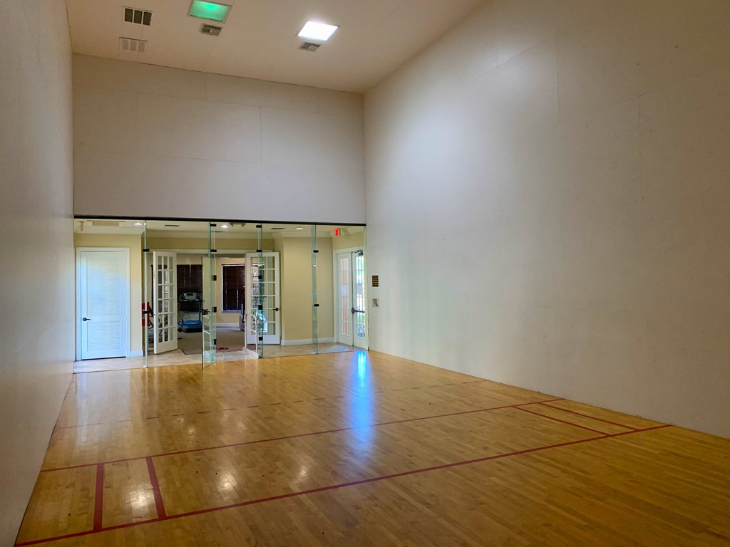 Portofino Apartments indoor racquetball court