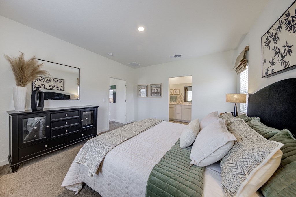 Fernley, NV Homes For Rent - The Pines at Ponderosa - Main Bedroom With High Ceiling, Plush Carpet Flooring, Windows, And Bathroom.