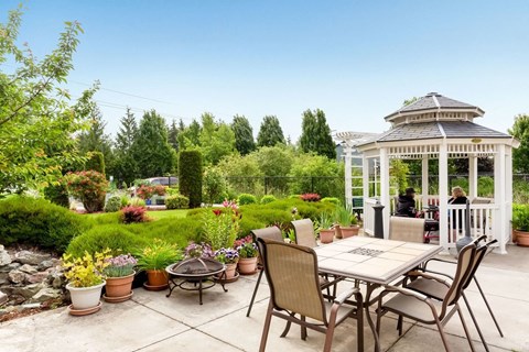 Raining Vista outside sitting area and garden at RAINIER VISTA SENIOR APARTMENTS, PACIFIC, WA