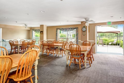 Rainier Vista inside sitting area at RAINIER VISTA SENIOR APARTMENTS, PACIFIC