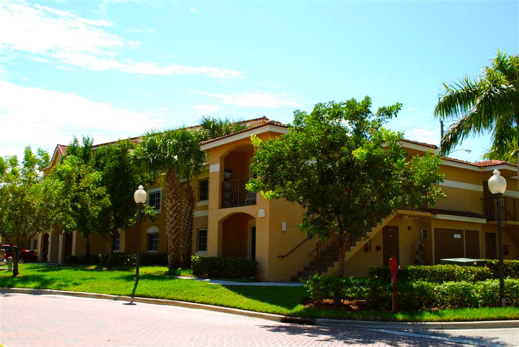 Renaissance community exterior with palm trees
