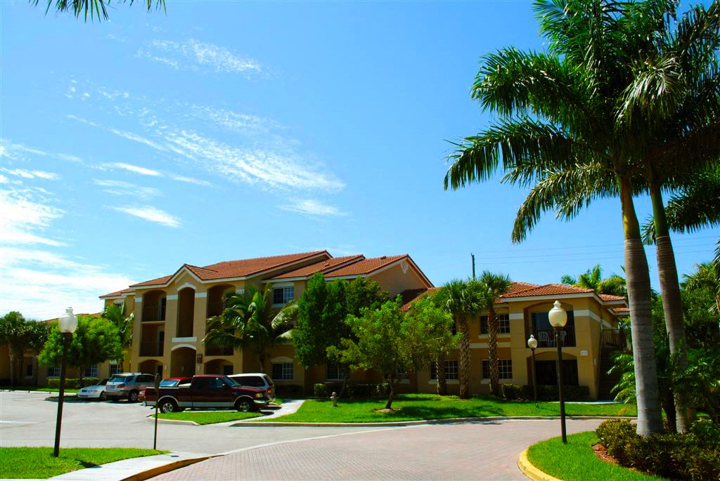 Renaissance community exterior with palm trees