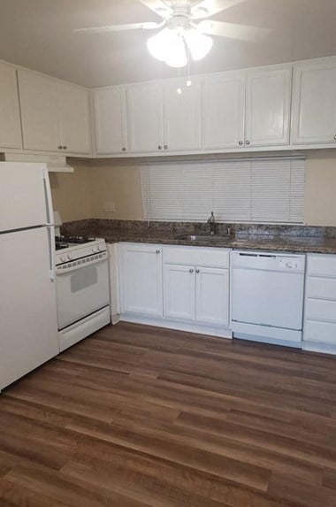 Kitchen with appliances |  Bart Plaza in Castro Valley, CA 94546