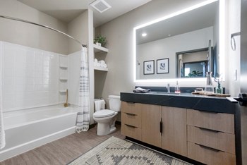 Double R bathroom with backlit mirror - Photo Gallery 18