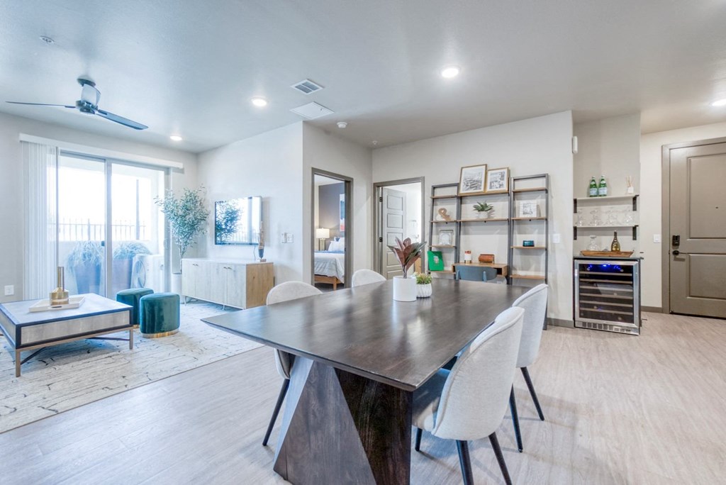 Double R leasing office area