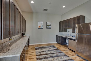 Kitchen area with appliances - Photo Gallery 4