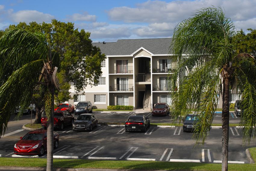 Siesta Pointe community exterior and parking - Photo Gallery