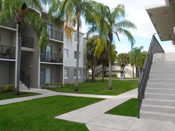 Siesta Pointe community exterior and walkways