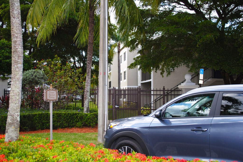 Exterior and parking at Siesta Pointe, Florida