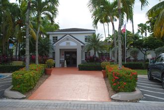 Siesta Pointe exterior entrance to leasing office