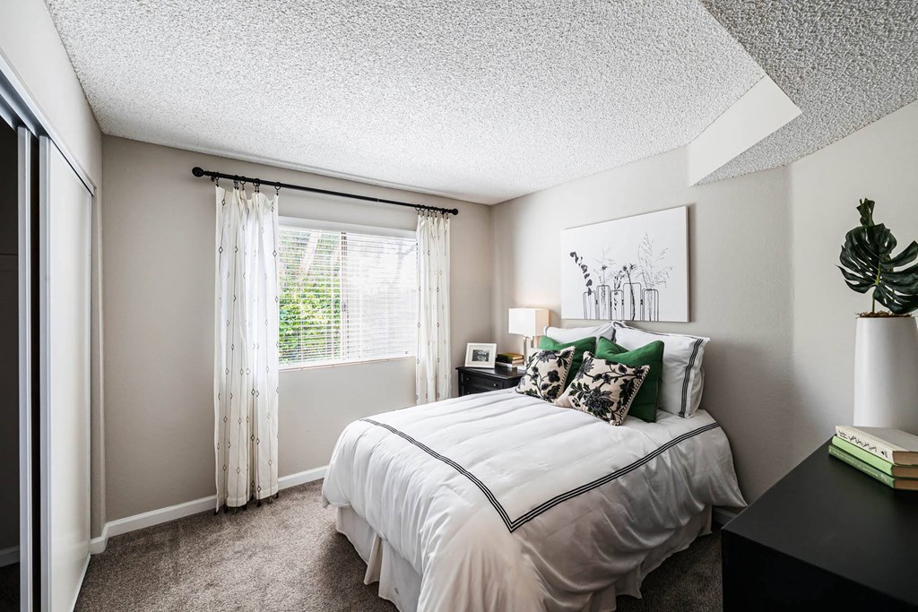 Gorgeous Bedroom Gorgeous Bedroom at SYCAMORE GREENS APARTMENT HOMES, California, 92081