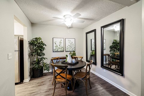 Dining area at SYCAMORE GREENS APARTMENT HOMES, California
