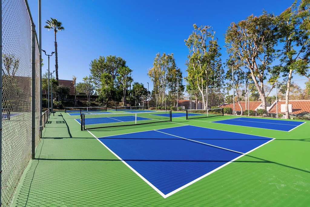 Tennis Court at SYCAMORE LANE APARTMENT HOMES, Mission Viejo, CA 92691 ? 